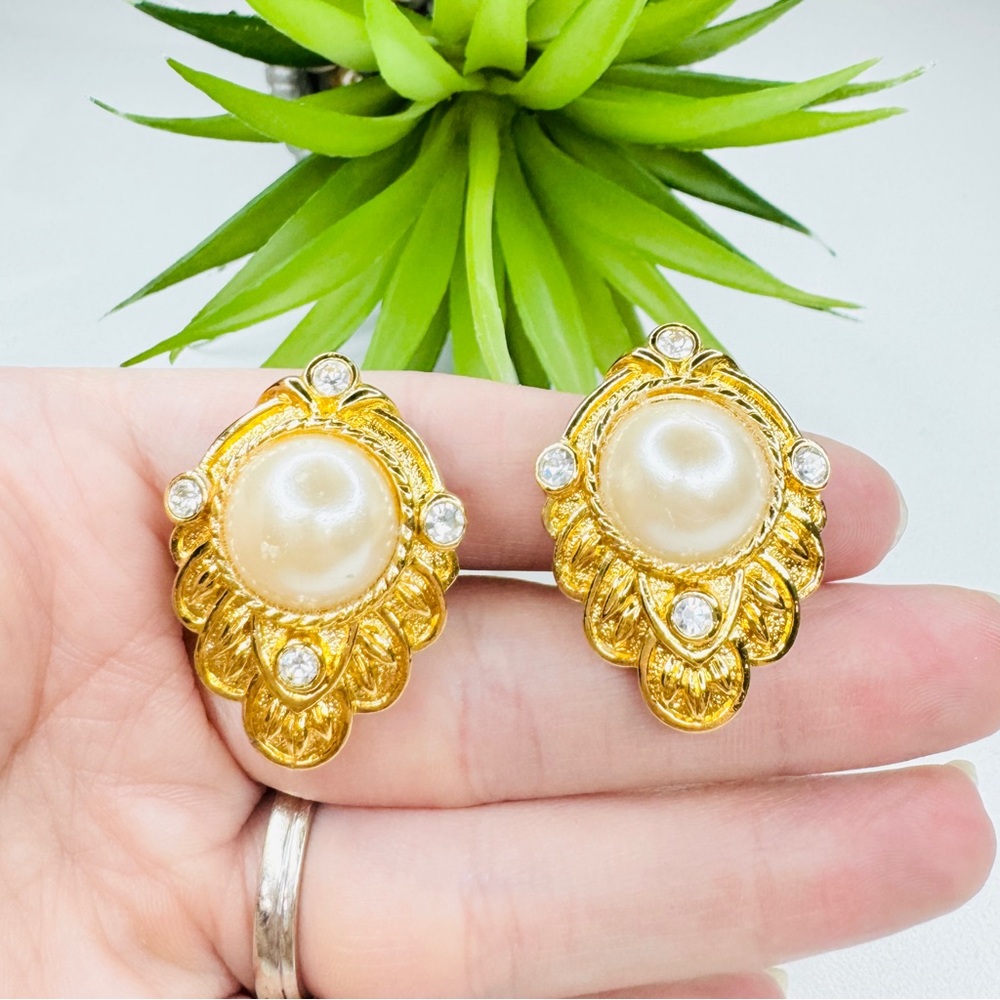 Vintage 80s Kenneth Jay Lane KJL for Avon Faux Pearl Rhinestone Clip Earrings - Picture 4 of 10